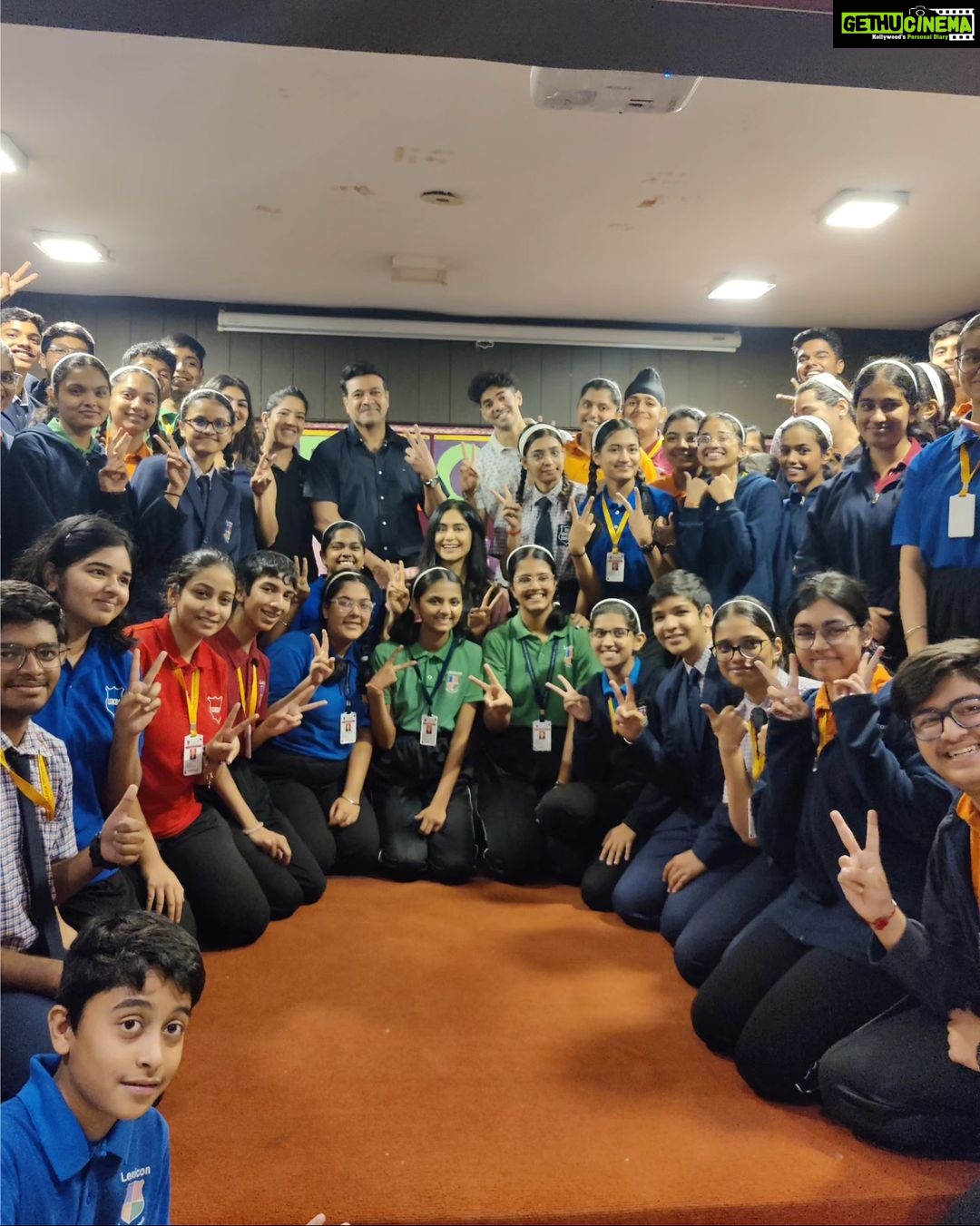 Adah Sharma Instagram - What was your favourite subject in school? Mine was science and music π«πΉπ·πΆπ©βπ¬ I got to hang out with these Intelligent, polite and articulate beings β€οΈ! Thank you @thepunemirror for taking me here β€οΈ I really enjoyed my afternoon