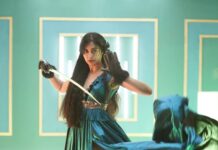 Adah Sharma Instagram - Apple ko kitne tukdey mein cut karna hai ? 🔪🍎🧟‍♂️#BewareOfAdahIfYouAreAnAppleOrATerrorist 😁 🧚‍♀️ @dimpleacharya_official 🙆‍♀️ @snehal_uk #100YearsOfAdahSharma #adahsharma