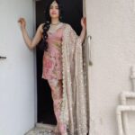 Adah Sharma Instagram - Kaanton ko murjhane ka khauf nahin. Phool to murjhha jaate hain, lekin kaante daaman thhaam lete hain😁😛😜 #MoralOfTheQuoteDontBeAFoolBeAKaanta🌸✒️ #AlsoiDidNotSayThisAnarkaliDidSoDontHoldMeResponsibleIfYouBecomeAFoolOrAKaanta Outfit- @mirpurimaheka Jewellery- @rubans.in 👗@juhi.ali 💇‍♀️@snehal_uk #100YearsOfAdahSharma #adahsharma