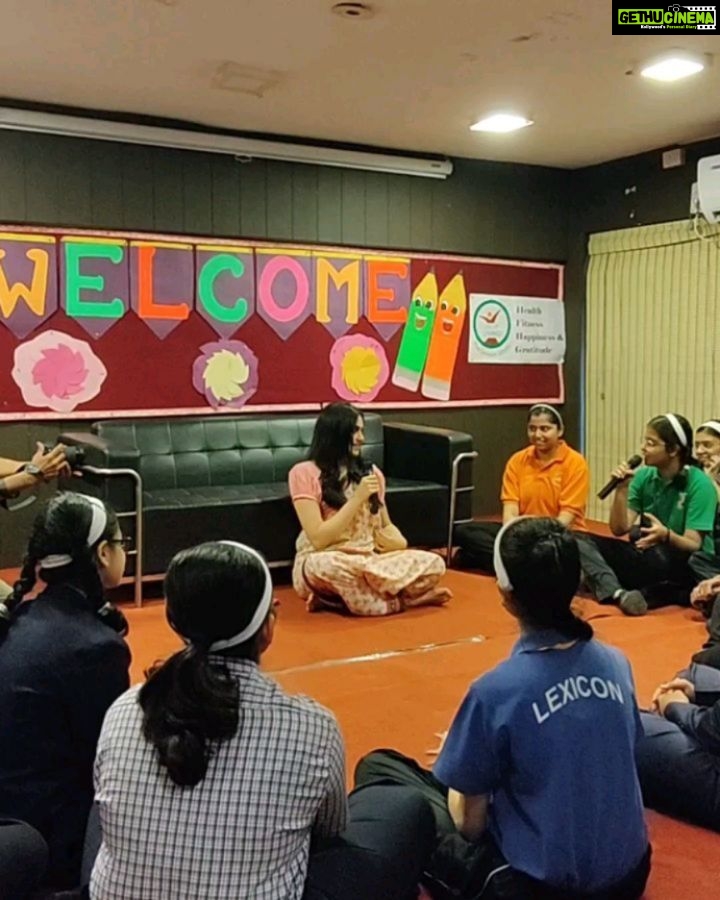 Adah Sharma Instagram - What was your favourite subject in school? Mine was science and music 🫀🎹🎷🎶👩‍🔬 I got to hang out with these Intelligent, polite and articulate beings ❤️! Thank you @thepunemirror for taking me here ❤️ I really enjoyed my afternoon