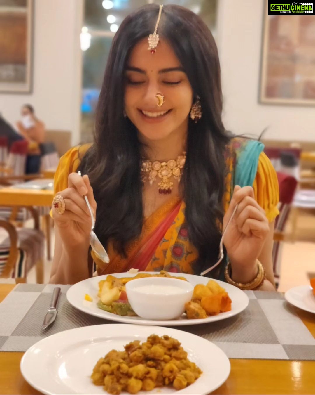 Adah Sharma Instagram - Kasa vatla ? काष्टा साडी and नथ and sneakers? ही माझी आजीची (my paatis,grandmother) साडी आहे . Toh we got ready and Asira said sneakers ke saath karte hai kashta saree! But I had black sneakers so I stole Tanya ka cooler looking sneakers .thank u Tanya ❤️ tab pata nahi tha tha we had to walk through 1 km of very sticky keechad. It was a special variety of keechad ,pair 2 second ke liye rakh lo toh jamm jaata hai ! Socho if i wore chappals and went toh trekking kaise karte 👀 I wanted to make this a reel but I have to finish script Aaj raat tak .toh Swipe kar lo , reel samajh ke 🫀❤️ 😁 #100YearsOfAdahSharma #AdahSharma P.S. how to make Adah Sharma fall in love with you.Ask her out o a channa date (channa WITHOUT onion, garlic, garam masala 😬 and extra pakaa hua so it's soft)