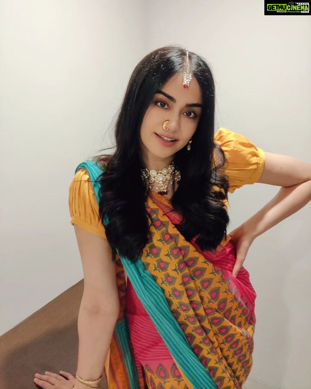 Adah Sharma Instagram - Kasa vatla ? काष्टा साडी and नथ and sneakers? ही माझी आजीची (my paatis,grandmother) साडी आहे . Toh we got ready and Asira said sneakers ke saath karte hai kashta saree! But I had black sneakers so I stole Tanya ka cooler looking sneakers .thank u Tanya ❤️ tab pata nahi tha tha we had to walk through 1 km of very sticky keechad. It was a special variety of keechad ,pair 2 second ke liye rakh lo toh jamm jaata hai ! Socho if i wore chappals and went toh trekking kaise karte 👀 I wanted to make this a reel but I have to finish script Aaj raat tak .toh Swipe kar lo , reel samajh ke 🫀❤️ 😁 #100YearsOfAdahSharma #AdahSharma P.S. how to make Adah Sharma fall in love with you.Ask her out o a channa date (channa WITHOUT onion, garlic, garam masala 😬 and extra pakaa hua so it's soft)