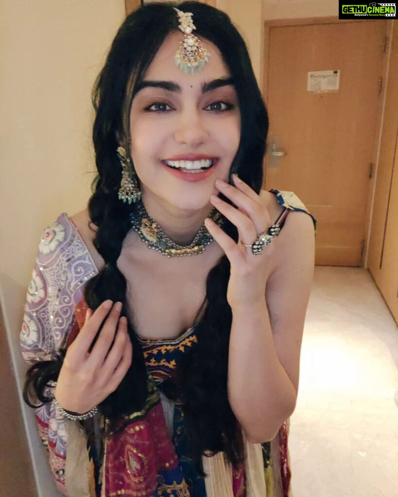 Adah Sharma Instagram - Will you be my dance partner ? SWIPE to see if you fit criteria 🐾 . @pankhidabilaspur Styled by @manisha_khandwal_kore Outfit by @mannslegacy Jewelry by @anupa_tulsi_jewellers Hair @snehal_uk Makeup @adah_ki_radha Pics on stage @mypix_lshots Bilaspur, Chhattisgarh