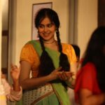 Adah Sharma Instagram – 3 din aur 4 ghante mein aap kitne samose kha sakte ho? 
Samose Khao, barish mein dance Karo , kissi ko na chedo , na satao aur #KaliKaliZulfonKe dekho , suno aur enjoy Karo ❤️💃🐈‍⬛🐜🐘🥷🖤🖤🖤🖤
#tseries #BhushanKumar @ghuggss @jubin_nautiyal @rochakkohli @theofficialnusrat @abhishek_as_it_is @adil_choreographer @rajchanana @shivamchanana @sanjoyd