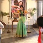 Adah Sharma Instagram – 3 din aur 4 ghante mein aap kitne samose kha sakte ho? 
Samose Khao, barish mein dance Karo , kissi ko na chedo , na satao aur #KaliKaliZulfonKe dekho , suno aur enjoy Karo ❤️💃🐈‍⬛🐜🐘🥷🖤🖤🖤🖤
#tseries #BhushanKumar @ghuggss @jubin_nautiyal @rochakkohli @theofficialnusrat @abhishek_as_it_is @adil_choreographer @rajchanana @shivamchanana @sanjoyd