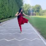 Adah Sharma Instagram – From the girl who lives on the mountain (Pali hill 😋)dancing for to the Goddess who resides in the Mountains – Giri Nandini 
Happy Vijayadashami – May she destroy all our negativity .Happy Dusshera