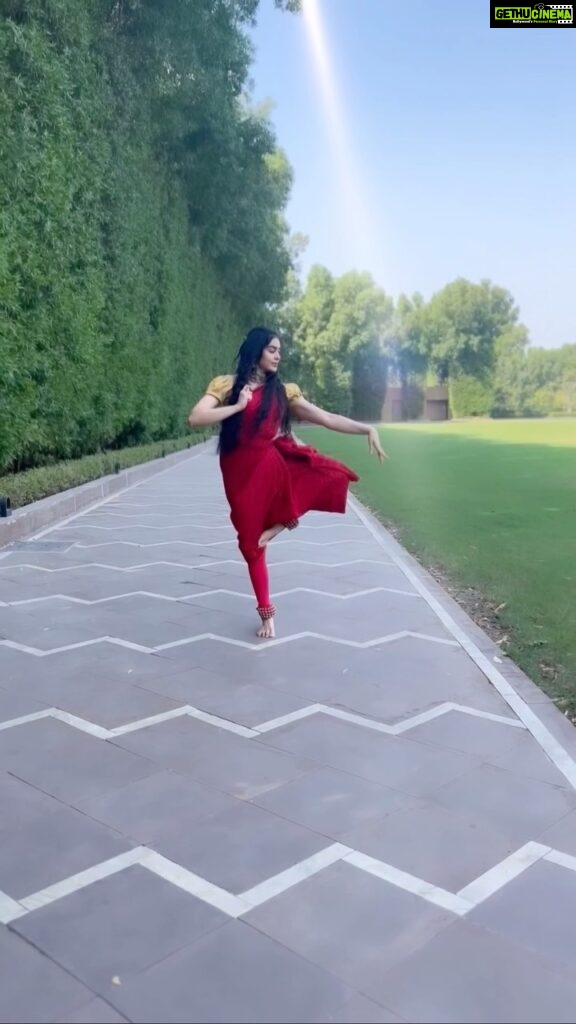 Adah Sharma Instagram - From the girl who lives on the mountain (Pali hill 😋)dancing for to the Goddess who resides in the Mountains - Giri Nandini Happy Vijayadashami - May she destroy all our negativity .Happy Dusshera