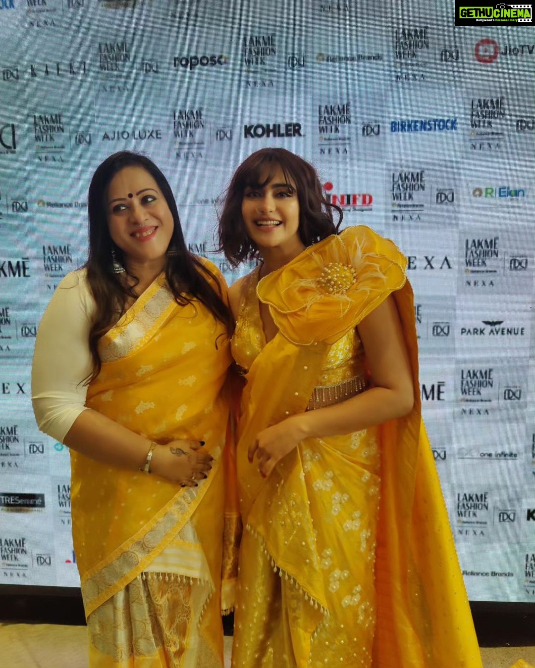 Adah Sharma Instagram - Bare feet ! I walked for Lakme fashion week today. Happy first day of Navratri ❤️ Yeh Saree nahi hai btw . This is a Mekhela Chador. I walked for @sanjukta_dutta_ What a lovely lovely human ! This is from her latest colection Sapoon which means dreams . Don't miss the Alta on the hands and feet 🫀 Waiting for professional pictures...tab tak yeh🤓 P.S.the Mekhela Chador is a traditional Assamese sarong traditionally worn by Assamese women. This is a modern twist to it with the trail 🤓❤️