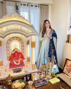 Addite Shirwaikar Malik Instagram - Just being festive ❤️
#ganpatibappamorya 
Styled by @pratikshachandak
Assisted by @m_shalini.stylist
Outfit by @asopalav
@saree.com_by_asopalav