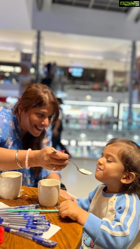 Addite Shirwaikar Malik Instagram - It was a lazy Sunday morning , Mimi was feeling under the weather, but then I gave her, her fav coffee, we spent time reading , then went for a stroll , then I took her shopping & we had a coffee date too, Wat fun Mimi.. we call moments like these precious , Right Mimi.. Mimi&Eebee diaries❤️ #sundayfunday