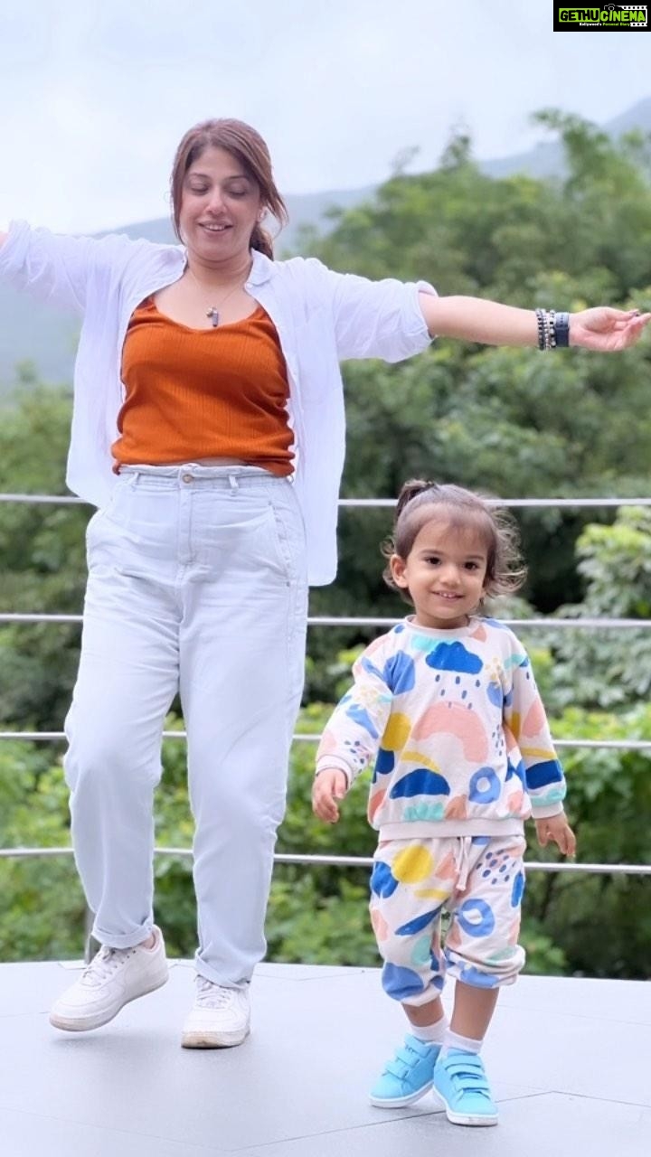 Addite Shirwaikar Malik Instagram - It’s Mimi & Eebee time.. Mimi says live the moments , life is all about living the moments that don’t seem like anything, but mean everything... Slow down time, we wanna live these moments forever.. For this hug, for this smile... everything else, the entire world can wait!