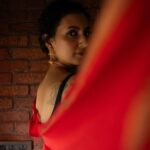 Additi Gupta Instagram - Six yards of joy 🥀 📸 by @rasshi_ganeriwal