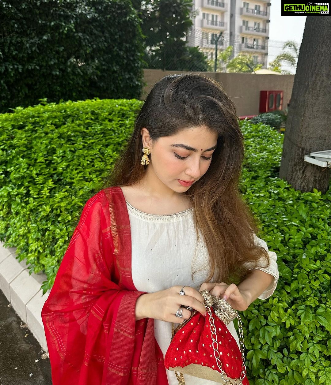 Aditi Bhatia Instagram - बनारस ❤️ Kashi Vishwanath Temple