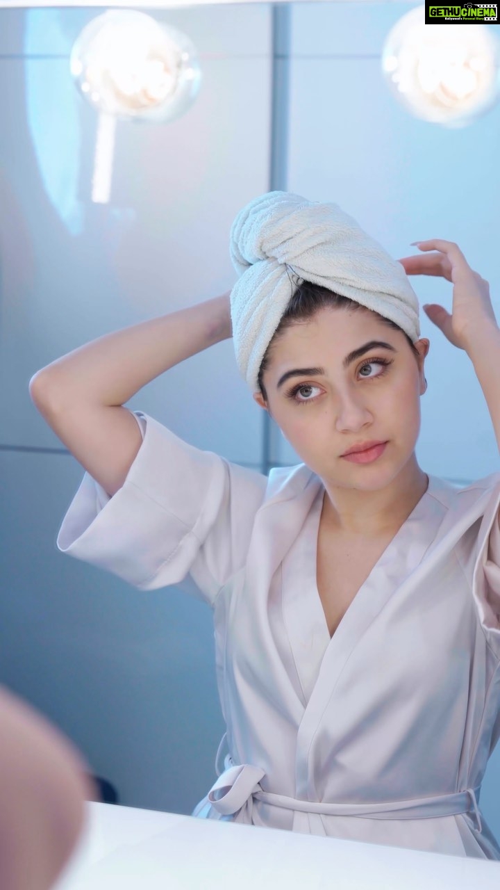 Aditi Bhatia Instagram - Build your 3 step hair care regime with the @lorealpro_education_india Metal DX range for healthy hair! •Step 1 : Metal DX shampoo •Step 2: Metal DX mask •Step 3: Metal DX leave-in serum Shop today on @mynykaa 💕 #Ad #LorealProIndia #Haircare #hairstudio #fromsalonstoyou