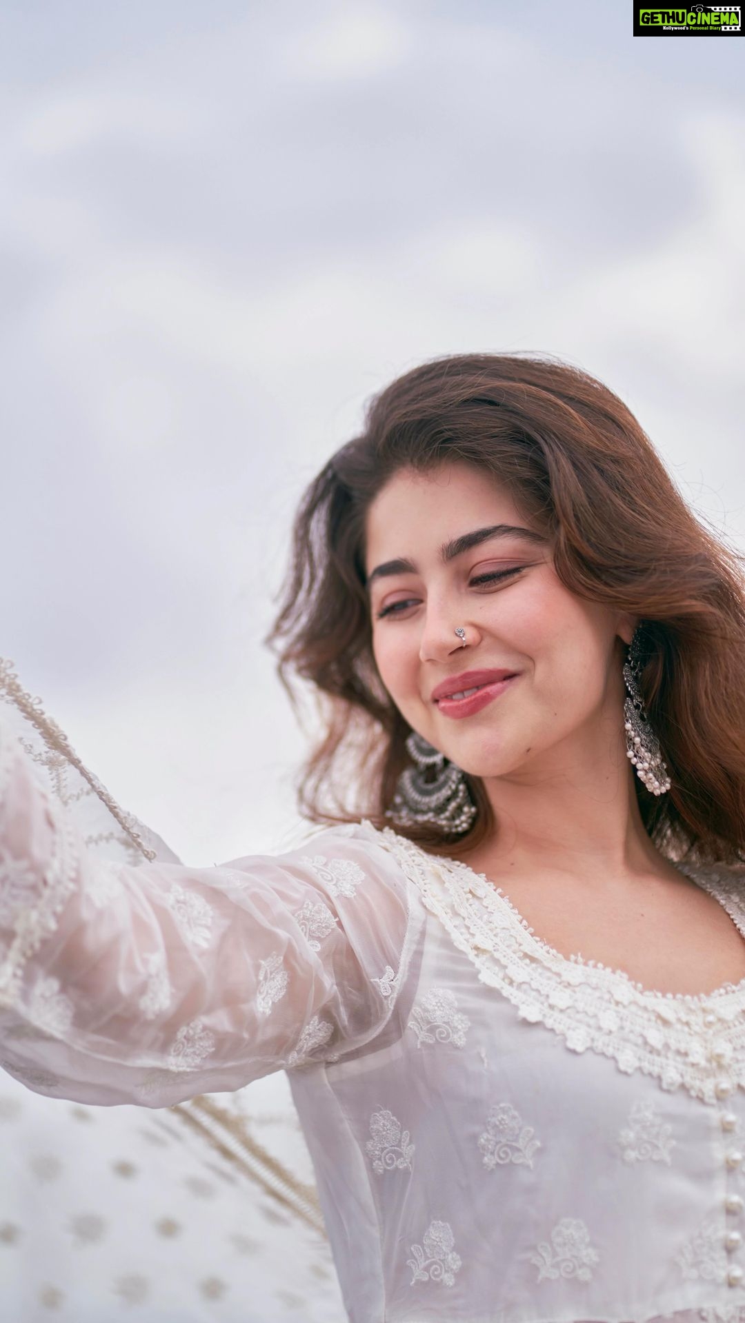 Aditi Bhatia Instagram - in my nose ring phase 🩶