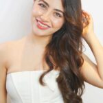 Aditi Bhatia Instagram - #AD Prepare to be amazed with the future of hair coloring with #iNOA ID App introduced by @lorealpro_education_india 🤍 The app has a Virtual Try On feature, allowing you to experiment with your hair and virtually try different hair color shades before deciding the one you love! Isn’t this cool?😍 iNOA is embraced with the power of Oil, is ammonia-free, and has a vegan-friendly formula for that gorgeous, bolder new look🤍 So what are you waiting for? Book your appointment today at the nearest L’Oreal Professionnel partnered salon and try this super cool feature now!! 💯#RendezvousWithFutureYou 💕 #InoaIdIndia #LorealProindia #LorealProfindia #Inoahaircolor #haircolor @lorealpro #Inoa #InoalD #InoalDIndia #FutureOfHairDesign @geentanjalisalon #geetanjalisalon #hairbygeetanjali