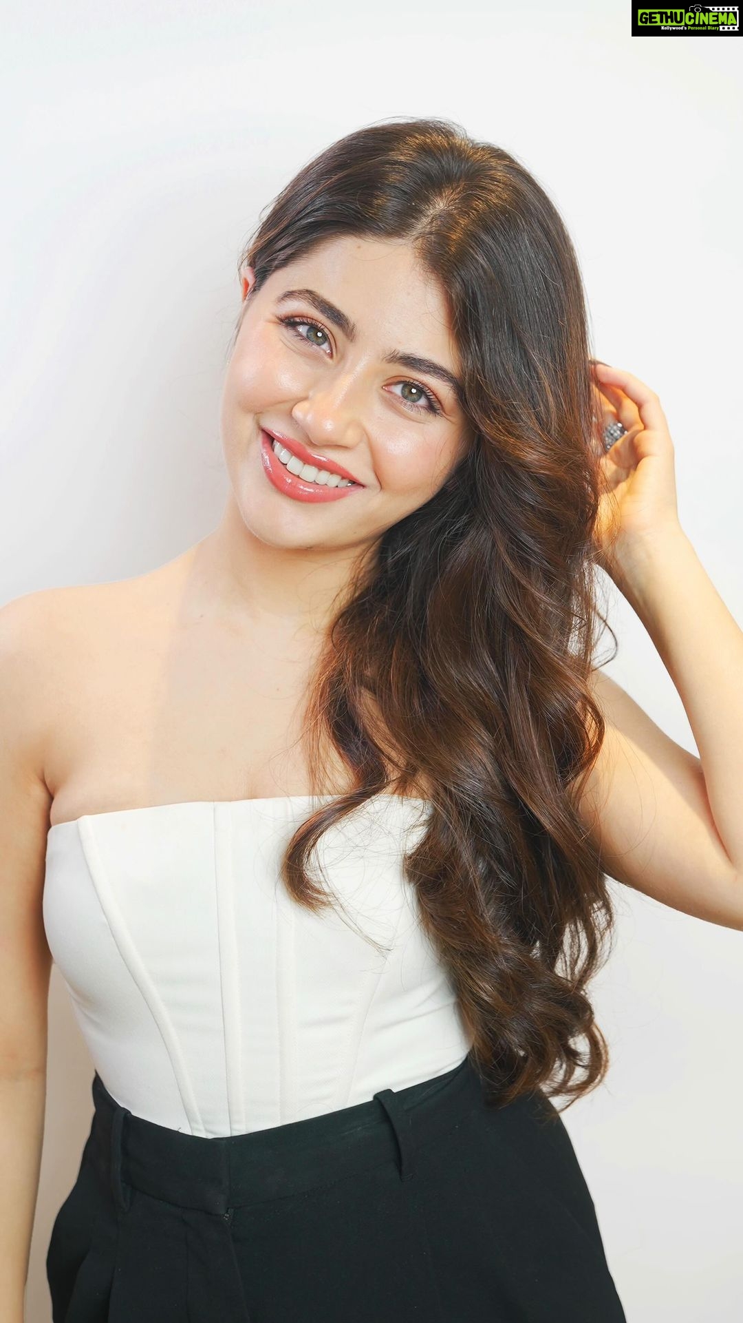 Aditi Bhatia Instagram - #AD Prepare to be amazed with the future of hair coloring with #iNOA ID App introduced by @lorealpro_education_india 🤍 The app has a Virtual Try On feature, allowing you to experiment with your hair and virtually try different hair color shades before deciding the one you love! Isn’t this cool?😍 iNOA is embraced with the power of Oil, is ammonia-free, and has a vegan-friendly formula for that gorgeous, bolder new look🤍 So what are you waiting for? Book your appointment today at the nearest L’Oreal Professionnel partnered salon and try this super cool feature now!! 💯#RendezvousWithFutureYou 💕 #InoaIdIndia #LorealProindia #LorealProfindia #Inoahaircolor #haircolor @lorealpro #Inoa #InoalD #InoalDIndia #FutureOfHairDesign @geentanjalisalon #geetanjalisalon #hairbygeetanjali