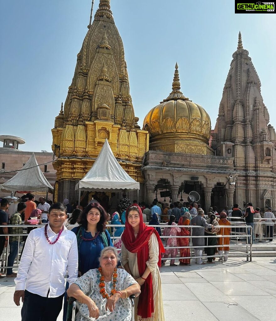 Aditi Bhatia Instagram - बनारस ❤️ Kashi Vishwanath Temple