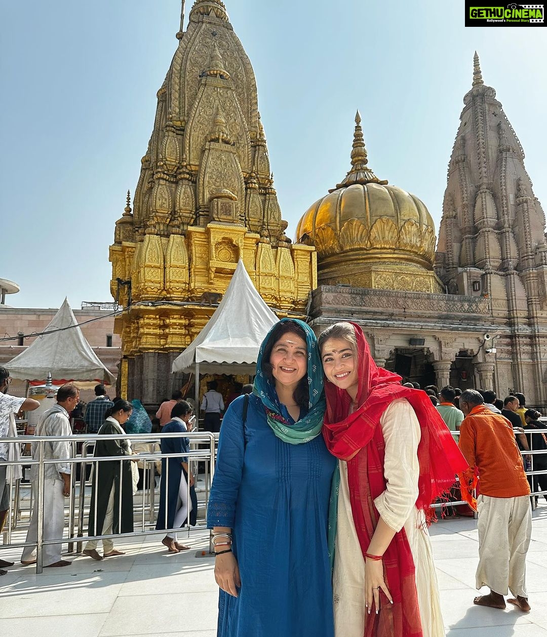 Aditi Bhatia Instagram - बनारस ❤️ Kashi Vishwanath Temple