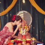 Aditi Bhatia Instagram - Bappa & Modak time 🙏🏻✨🐾👵🏼🫶🏻 📸 : @dieppj wearing @bunaai ♥️