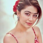 Aditi Bhatia Instagram - Bappa & Modak time 🙏🏻✨🐾👵🏼🫶🏻 📸 : @dieppj wearing @bunaai ♥️