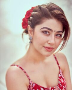 Aditi Bhatia Instagram - Bappa & Modak time 🙏🏻✨🐾👵🏼🫶🏻

📸 : @dieppj 
wearing @bunaai ♥️