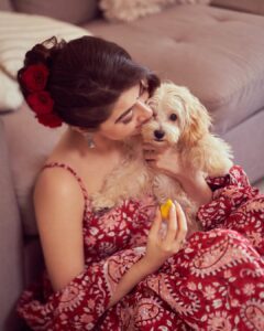 Aditi Bhatia Instagram - Bappa & Modak time 🙏🏻✨🐾👵🏼🫶🏻

📸 : @dieppj 
wearing @bunaai ♥️