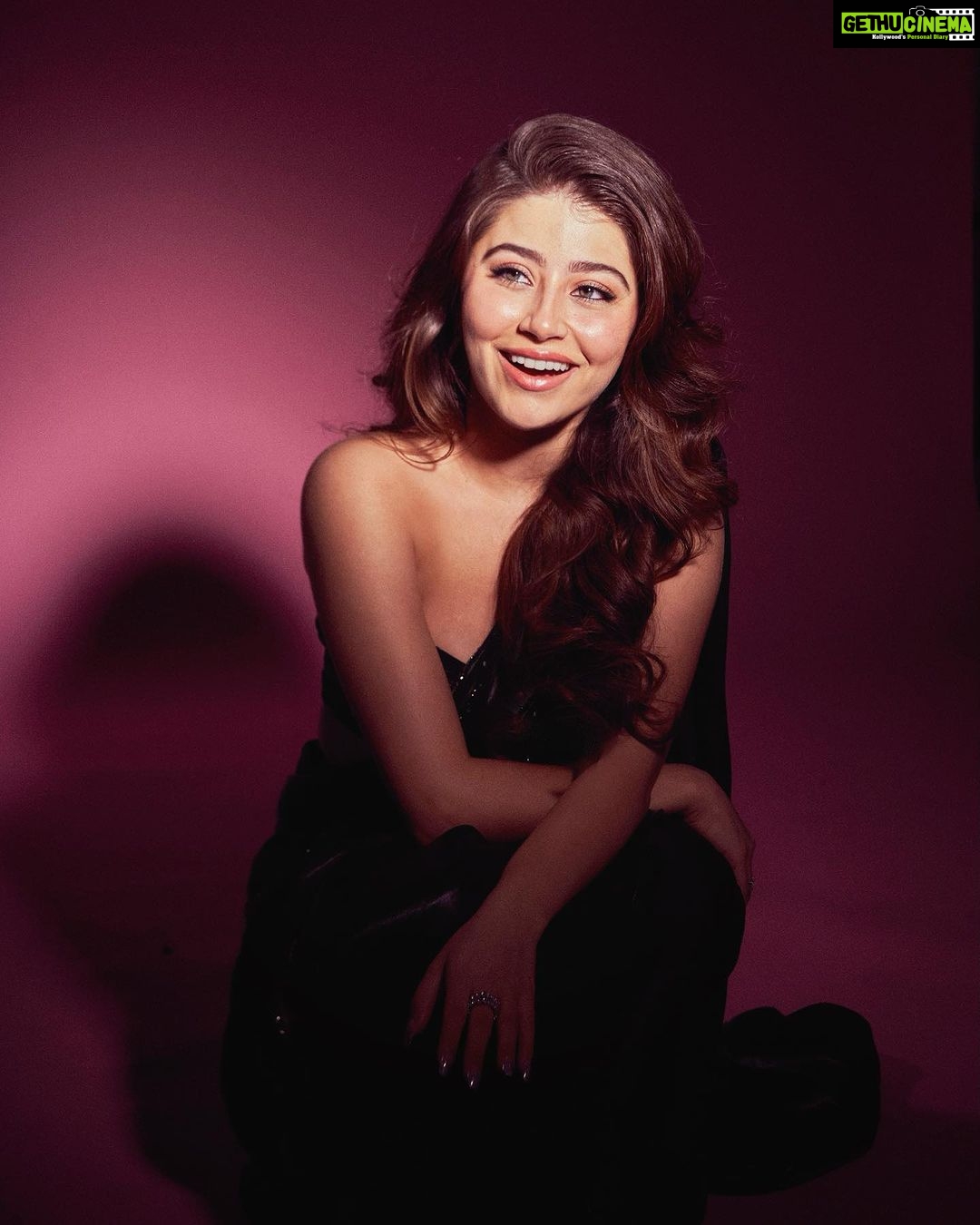 Aditi Bhatia Instagram - you cannot change the cards you’re dealt, just the way you play the hand 🃏🪄 Last night for Lokmat Awards 🖤 MUA : @dellsi.mody Hair by : @shreyakiritmakeupandhair Shot by @dieppj Styled by @stylebykayal outfit @kalkifashion jewelry by @darshanaasanjanaajewellers heels by @londonrag_in assisted by @yashtikaasharmaa