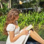 Aditi Bhatia Instagram - 💭📖🕊️🤍