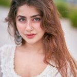 Aditi Bhatia Instagram - kisi se giley shikwe bhi na rahe hum jaise the waise bhi na rahe 🤍 wearing @shopmulmul 📸 : @dieppj