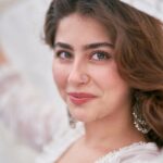 Aditi Bhatia Instagram - kisi se giley shikwe bhi na rahe hum jaise the waise bhi na rahe 🤍 wearing @shopmulmul 📸 : @dieppj