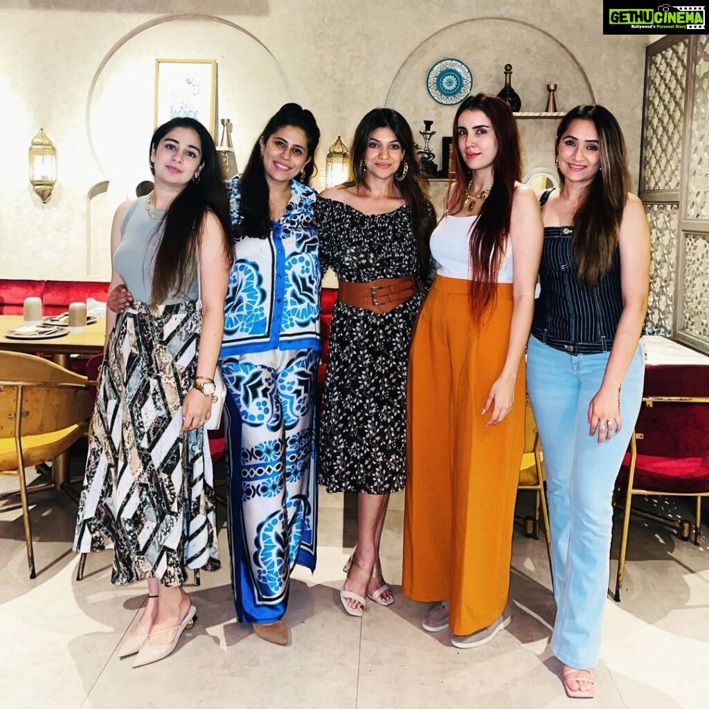 Aditi Gautam Instagram - Nothing better than a girls night with some amazing cocktails and great food. Get your girl gang and enjoy #divatuesdays at @bayroutedining . . . . . . . . #bayrouteexperience #dinner #girlsnight #womenempoweringwomen #explorepage #exploremore #trending #viralpost #outfitoftheday #picoftheday #aditigautam