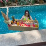 Aditi Gautam Instagram - Floating breakfast with a private pool 😍😍 . . . . . . . . #breakfastfood #breakfast #breakfastisserved #fridaytreat #morningglow #sunnymorning #getaway #shortbreak Area83