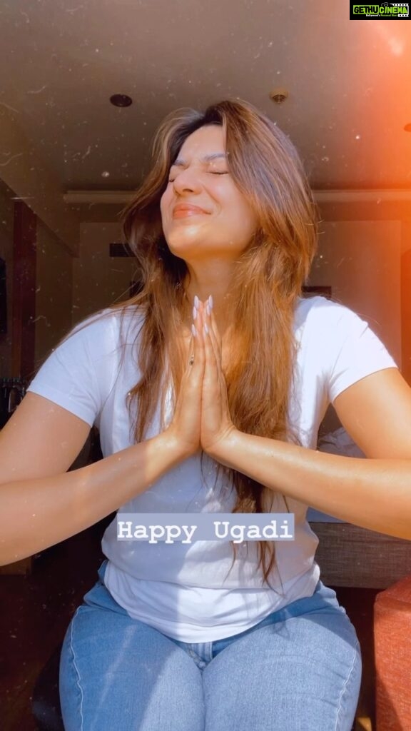 Aditi Gautam Instagram - Happy Ugadi, Navratri , Gudi Padwa and Ramadan everyone ! This is what my day looks like celebrating Ugadi in my favorite city 😍😍 jai guruji 🙏🏻 . . . . . . . . #ugadi2023 #gudipadwa #indianfestival #reels #trending #explore #reelkarofeelkaro Hyderabad