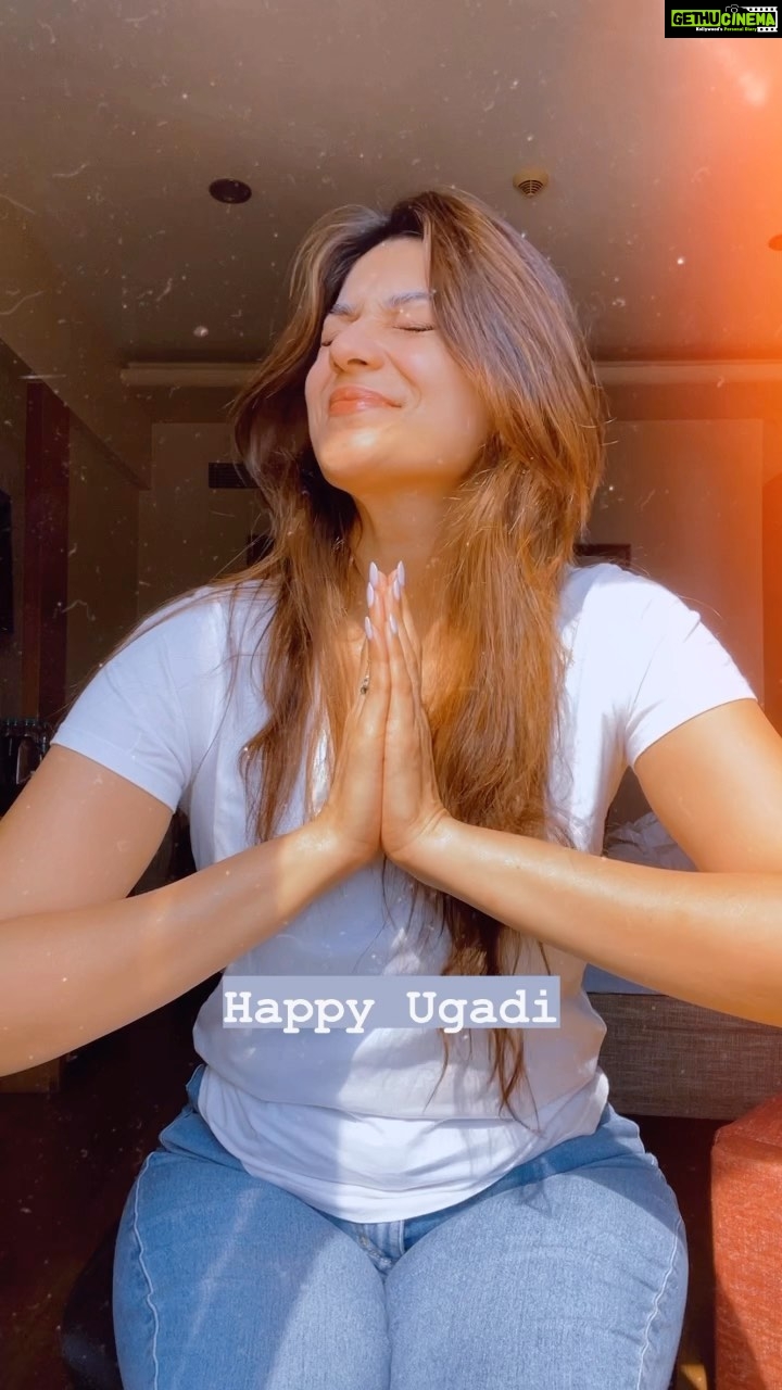 Aditi Gautam Instagram - Happy Ugadi, Navratri , Gudi Padwa and Ramadan everyone ! This is what my day looks like celebrating Ugadi in my favorite city ππ jai guruji ππ» . . . . . . . . #ugadi2023 #gudipadwa #indianfestival #reels #trending #explore #reelkarofeelkaro Hyderabad