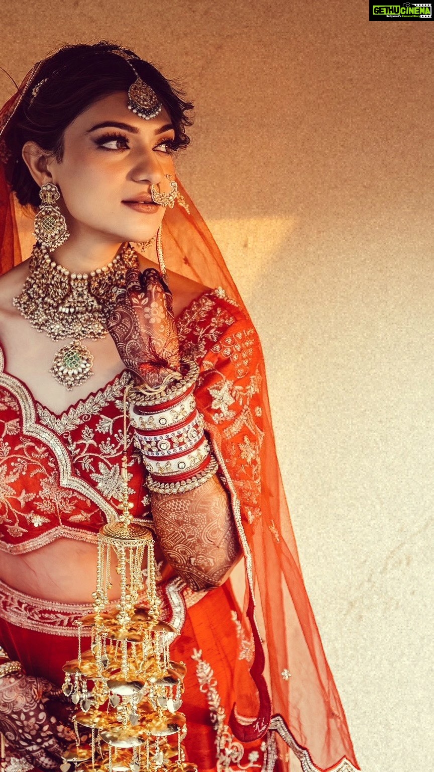 Aditi Gautam Instagram - In the time of modern brides be a classic ! ๐ธ @click_vlick_photography @street_wala Outfit - @jasleensabharwal Jewellery - @chaulazheritagejewellery Styling - @stylebyvini Makeup - @glowtheticss Hair - @hemangi_parmar27 Kaleera - @heertheweddingstore . . . . . . . . #reelitfeelit #reelsindia #insta #reel #necklace #jewellery #makeover #beautiful #fashion #jewerly #sari #necklaceoftheday #instagood #explore #trendingreels