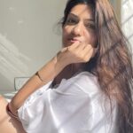 Aditi Gautam Instagram - Jaise Shayar ka khwab 🌺 . . . . . . . . #slomo #reels #reelitfeelit #trending #sunsetphotography #sunkissed #sunlight #explore #fashion