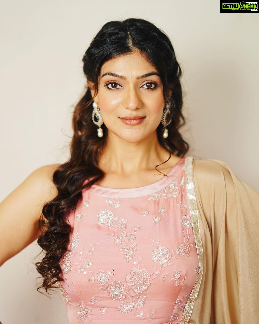 Aditi Gautam Instagram - Happy Sankranti!! . . . . . . . . . . . . #instasmiles #makarsankranti #happymakarsankranti #clothing #contouring #outfit #couture #shoppingaddict #mystyle #apparel #happy #explore #trending