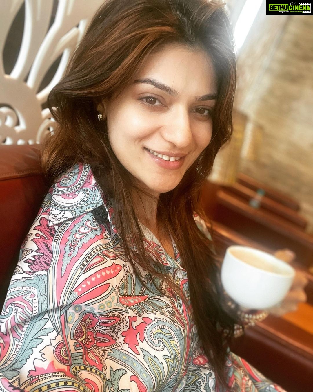 Aditi Gautam Instagram - Airport dairies!! . . . . . . . . . . . . . #airportdiaries #travelfashion #traveloutfit #airportlook #airtravel #inmycloset #holidayoutfit #styletrends #travelfreak #coffee #coffeelover