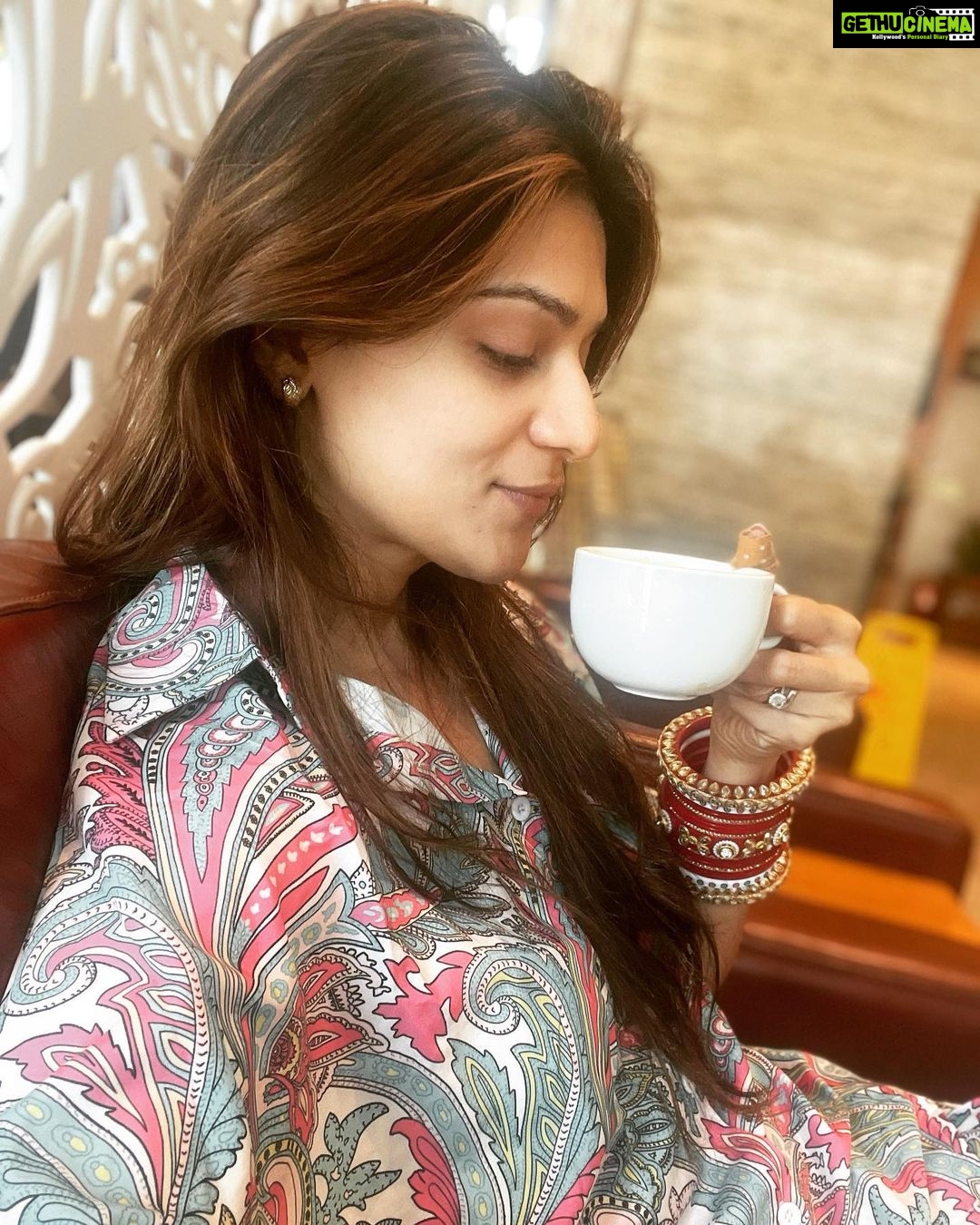 Aditi Gautam Instagram - Airport dairies!! . . . . . . . . . . . . . #airportdiaries #travelfashion #traveloutfit #airportlook #airtravel #inmycloset #holidayoutfit #styletrends #travelfreak #coffee #coffeelover