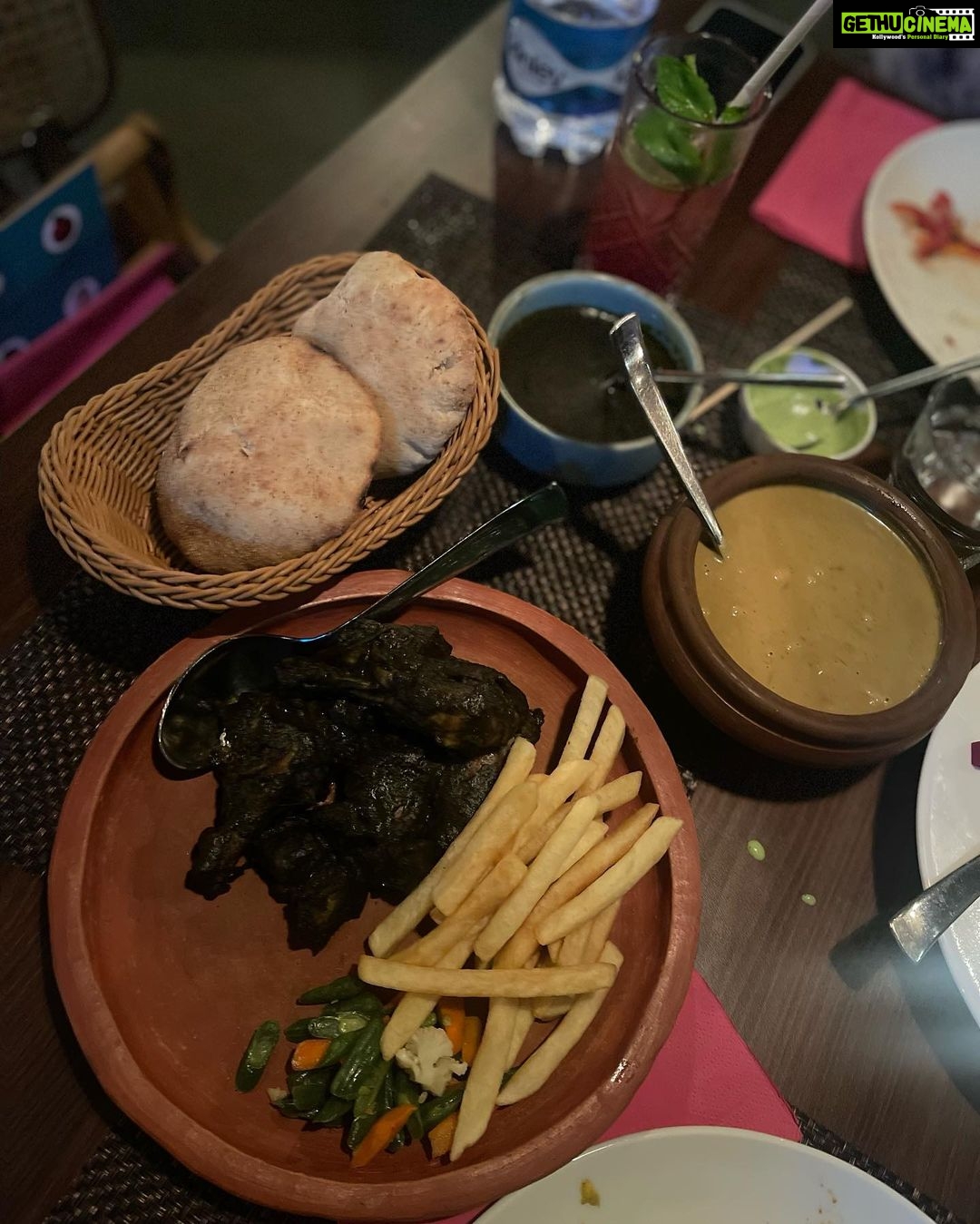 Aditi Gautam Instagram - Exploring new places in Goa! This one stole my heart @avoskitchengoa . . . . . . . . #top_food_of_instagram #foodstagram #instastyle #instafashion #goa #india #fashion #goafood #stylediaries #trendyfashion