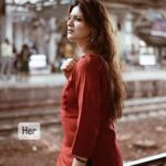 Aditi Gautam Instagram - Episode - 10 Saving the best for the last…..tell me her story and let’s name HER…. . . . . .#reels #reelitfeelit #train ##mumbailocal #southindian #actor #explorepage #trendingreels #viralvideos #traditional #outfits #ootd #fashion #slomo #bollywood