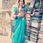 Aditi Gautam Instagram - Aapki ki khamoshiyan bhi aapki aawaaz hai!! . . . . . . . . . #actor #retro #oldhindisongs #books #saree #sareelove #sareeindia #sareeaddict #viral #trending #explore #picoftheday #aditigautam