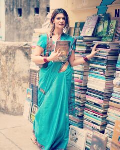 Aditi Gautam Instagram - Aapki ki khamoshiyan bhi aapki aawaaz hai!!
.
.
.
.
.
.
.
.
.
#actor #retro #oldhindisongs #books #saree #sareelove #sareeindia #sareeaddict #viral #trending #explore #picoftheday #aditigautam