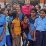 Aditi Prabhudeva Instagram - ಶೂಟಿಂಗ್ ಬಿಡುವಲ್ಲಿ ಹಳ್ಳಿ ಸೊಗಡಿನ ಮುಗ್ಧ ನಗುಗಳ ಜೊತೆಯಲ್ಲಿ ಆಟ. ಈ ಸಂತೋಷಕ್ಕೆ ಬೆಲೆ ಕಟ್ಟಲಾದೀತೆ ? ಹತ್ತು ವರ್ಷ ಹಿಂದೆ ಹೋದಂತಾಯಿತು. (ಹೆಚ್ಚುಕಮ್ಮಿ ನಾನು ಸರ್ಕಾರಿ ಶಾಲೆಯಲ್ಲಿ ಓದುವಾಗಲೂ ಇದೇ ರೀತಿಯ ಯೂನಿಫಾರಮ್ ಇತ್ತು 😜🙈)