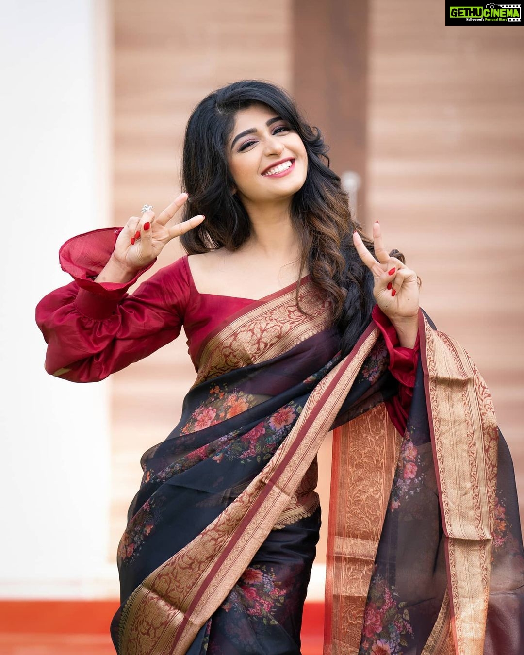 Aditi Prabhudeva Instagram - Win the heart ❤ . . . . . Shoot for @roopsangam_silks Photography @rainbow_photography_official