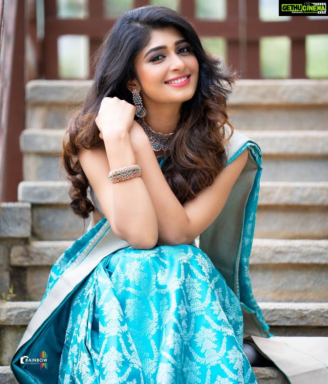 Aditi Prabhudeva Instagram - ❤ . . . Saree : @roopsangam_silks Nagarabhavi Photography: @rainbow_photography_official @huvesh Jewellery: @kushalsfashionjewellery 🌻