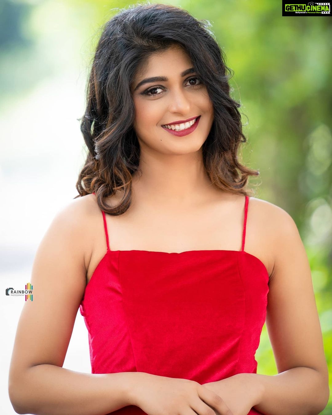 Aditi Prabhudeva Instagram - ❤ 1st ,2nd or 3rd ?? 🙈 . . . PC: @rainbow_photography_official 🌼 Designer : @chandangowda_official @rentyourlook_by_chandangowda