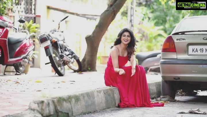 Aditi Prabhudeva Instagram - All we need is love ❤ ಜೀವ ,ಜೀವನ ಎರಡು ಕ್ಷಣಿಕ ! ಬದುಕಿರುವವರೆಗೂ ಪ್ರೀತಿಸಿ, ಒಳ್ಳೆಯ ಮಾತುಗಳನ್ನಾಡಿ ,ಒಳ್ಳೆಯದನ್ನು ಬಯಸಿ. ❤ #worldanimalday ❤ . . @rainbow_photography_official dono how to thank u for capturing this moment🌼 best surprise gift eva 🌼