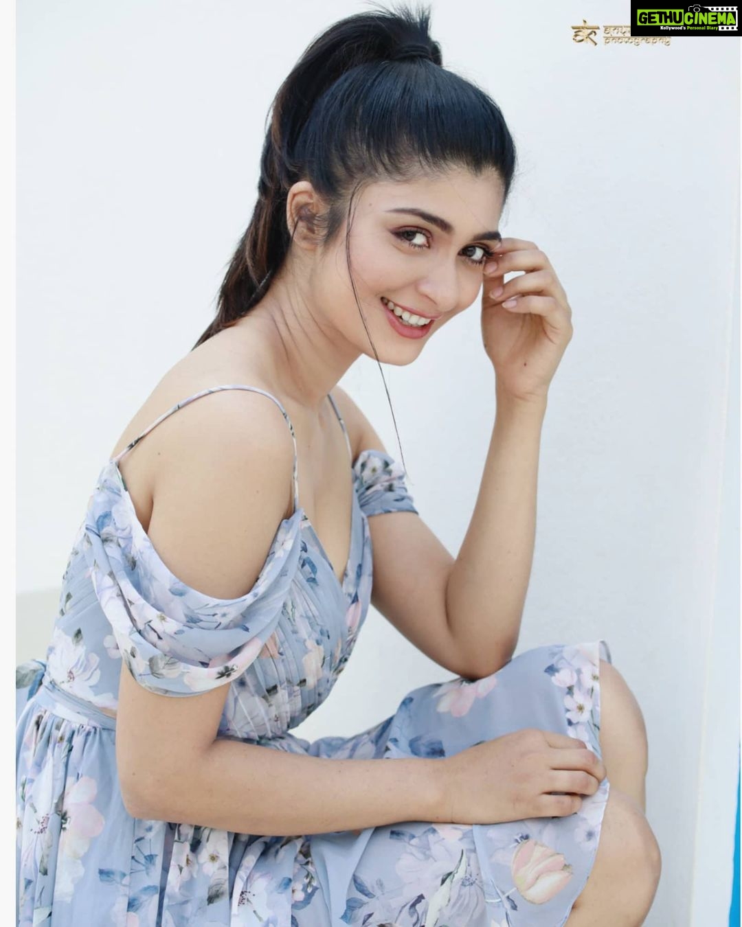 Aditi Prabhudeva Instagram - 1st, 2nd or 3rd ?? 🙈😍 . . . 📷 @anushkartphotography loved ur work ❤ @saralatinku @karthik.bharadwaj.anushkart 💄@makeoverbyneethudinu 📍@bsksnapvega